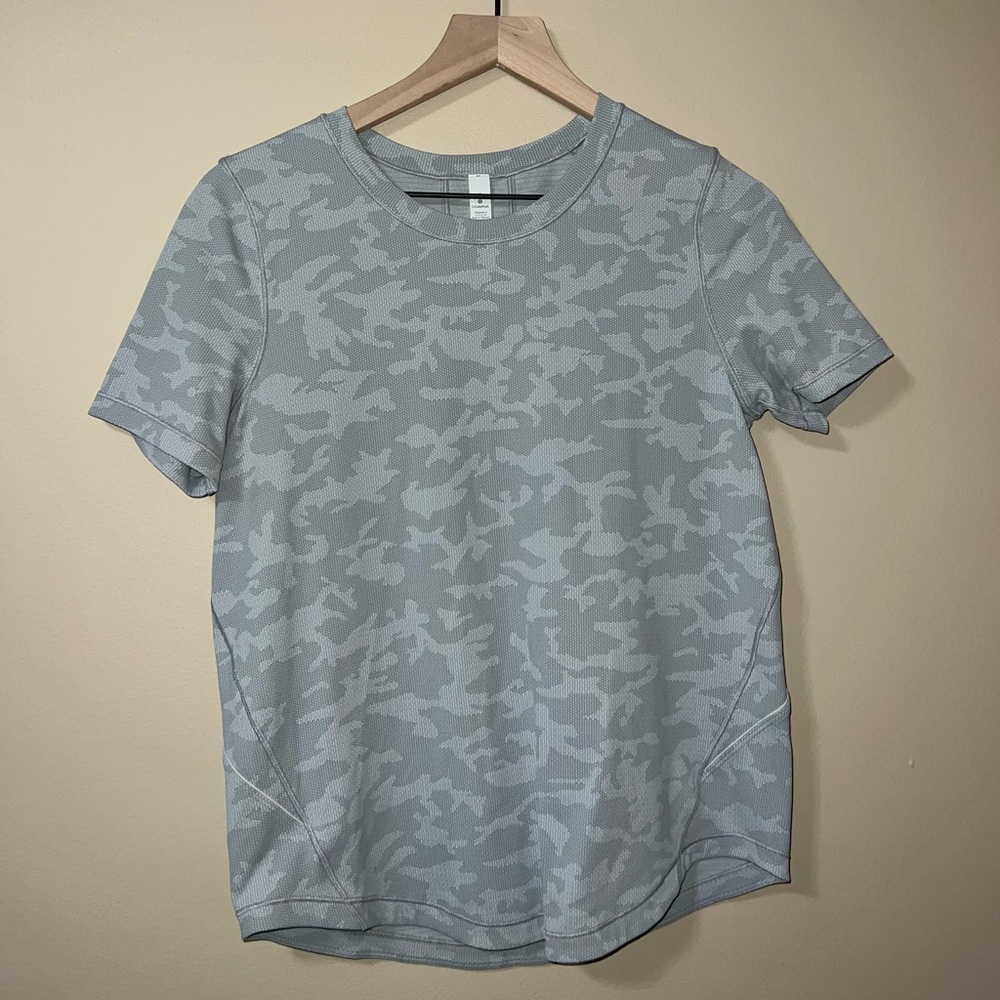 Lululemon Gray Camo Athletic Shirt Size 4